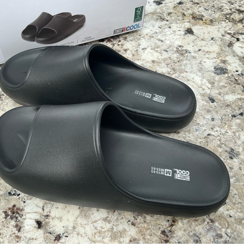 32 Degrees Black Unisex Cushion Slides